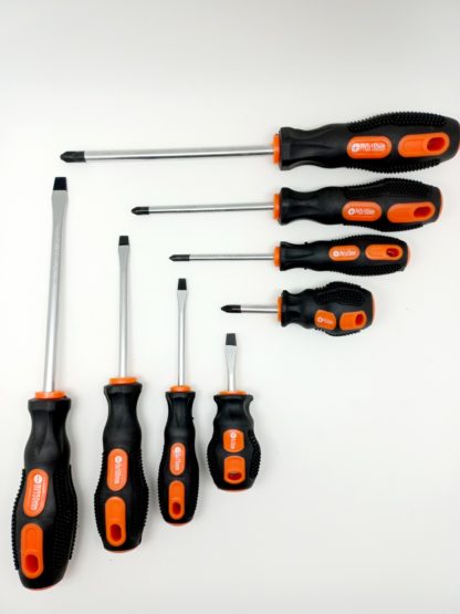 Набор отверток TREK 8 штук (4 шлиц.+ 4 крест.) в кейсе №330803